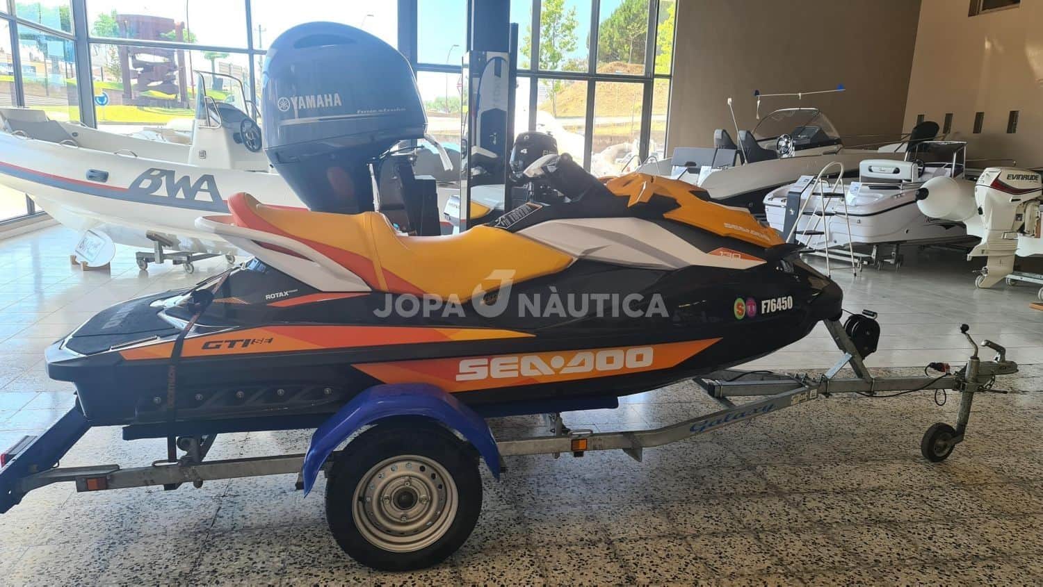 Jet ski